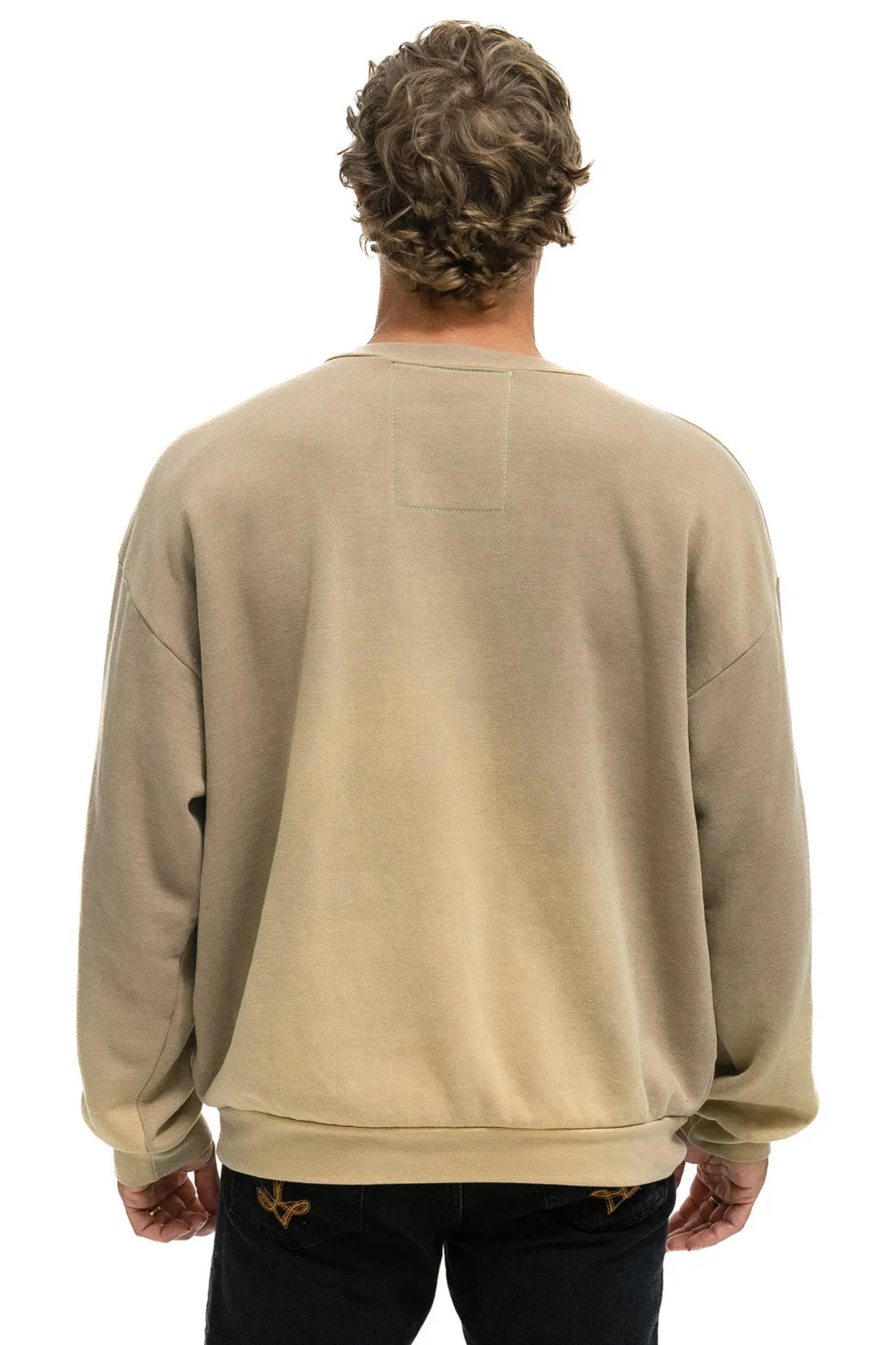 CALIFORNIA SURFER PATCH RELAXED CREW SWEATSHIRT - FADED TAN