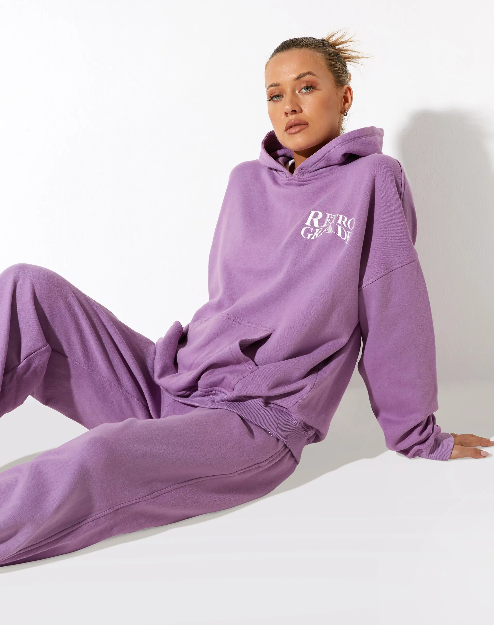 Oversize Hoodie in Lavender Retro Grade Embro