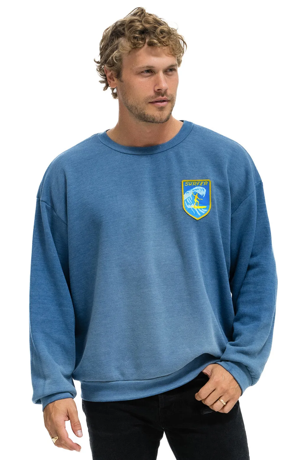 SURFER WAVE PATCH RELAXED CREW SWEATSHIRT - FADED WATER